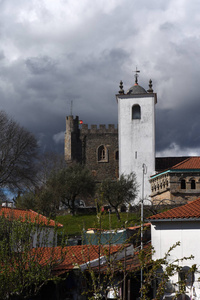 圣玛丽亚做堡，教堂和城堡在背景中。Braganca，Braganca 区，北部地区，葡萄牙，欧洲