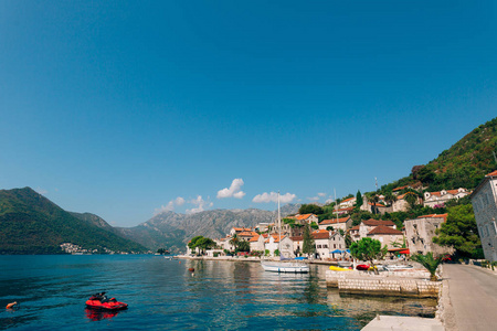 旧镇的 Perast 上的科托尔湾 黑山海岸。Th