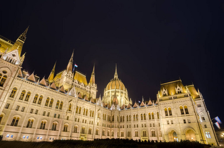 在布达佩斯国会大厦的夜景