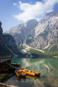 美的 Braies 湖全景