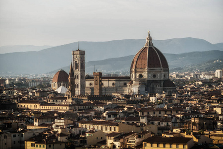 教堂(cattedraledisantamariadelfiore)位于意大利佛罗伦萨的历史中心