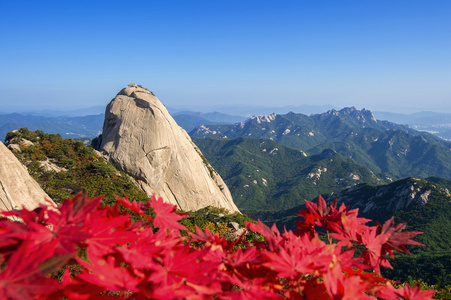 Baegundae 峰值和秋天的时候，在韩国首尔北汉山山脉