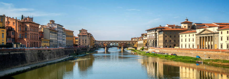 佛罗伦萨旧大桥和意大利的城市天际线。佛罗伦萨是意大利中部托斯卡纳地区的首府。佛罗伦萨是意大利中世纪贸易的中心, 也是过去时代最富