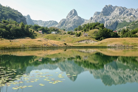 Bukumirsko 湖和科莫维山山脉黑山