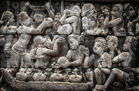 在婆罗浮屠寺庙墙上浮雕