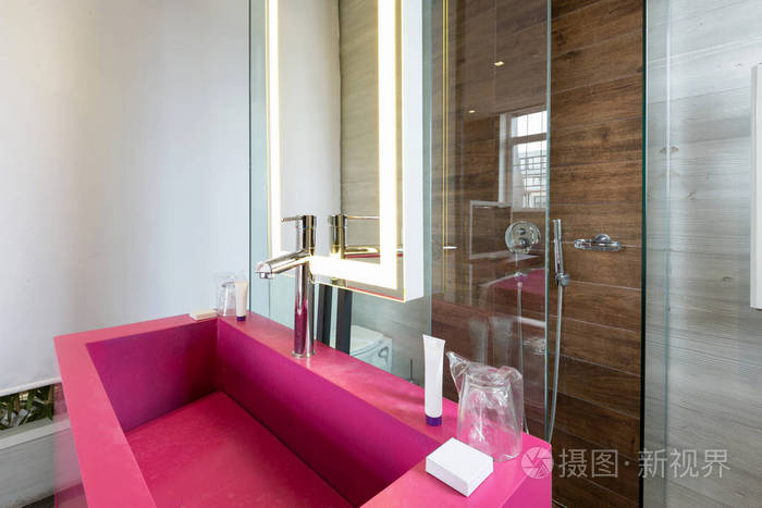 内部的现代化的浴室