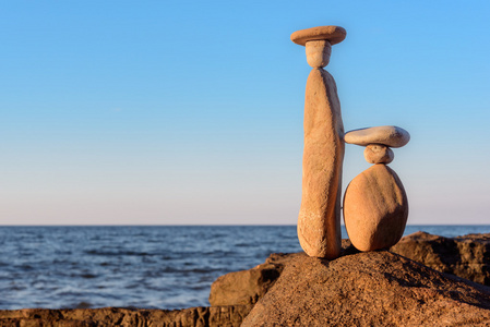 象征性的小雕像的鹅卵石照片