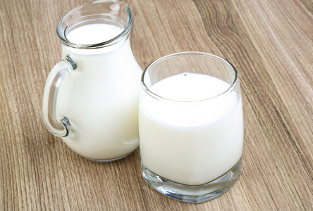 新鲜牛奶牛奶图片