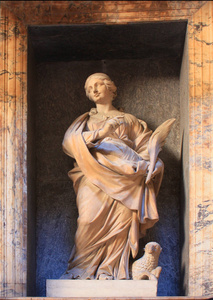 在内部，在意大利罗马万神殿雕塑