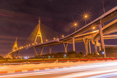 普密蓬国王大桥夜景图片