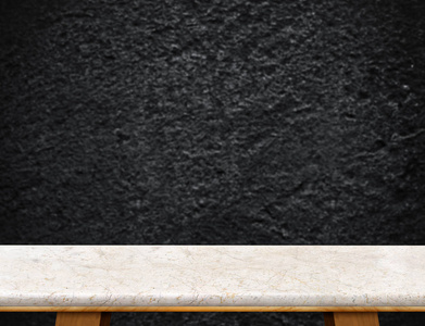 空奶油大理石台面有模糊的黑色粗糙石头墙