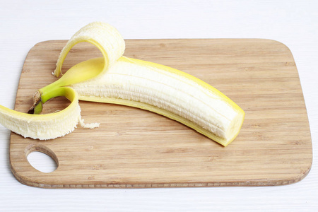 香蕉在木头上。健康食品