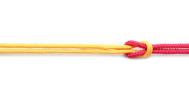 彩色绳子绑在一起的白色背景。团结理念