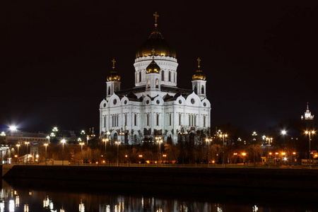 基督教在晚上在莫斯科救世主大教堂