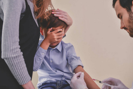 孩子害怕打针图片