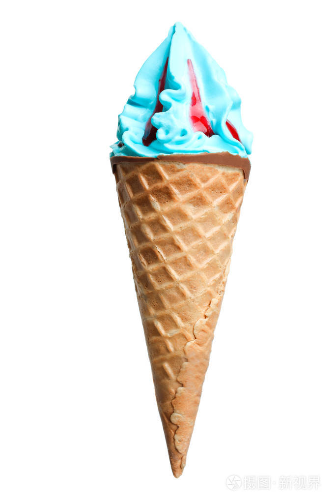蓝色冰淇淋在华夫角分离白色背景