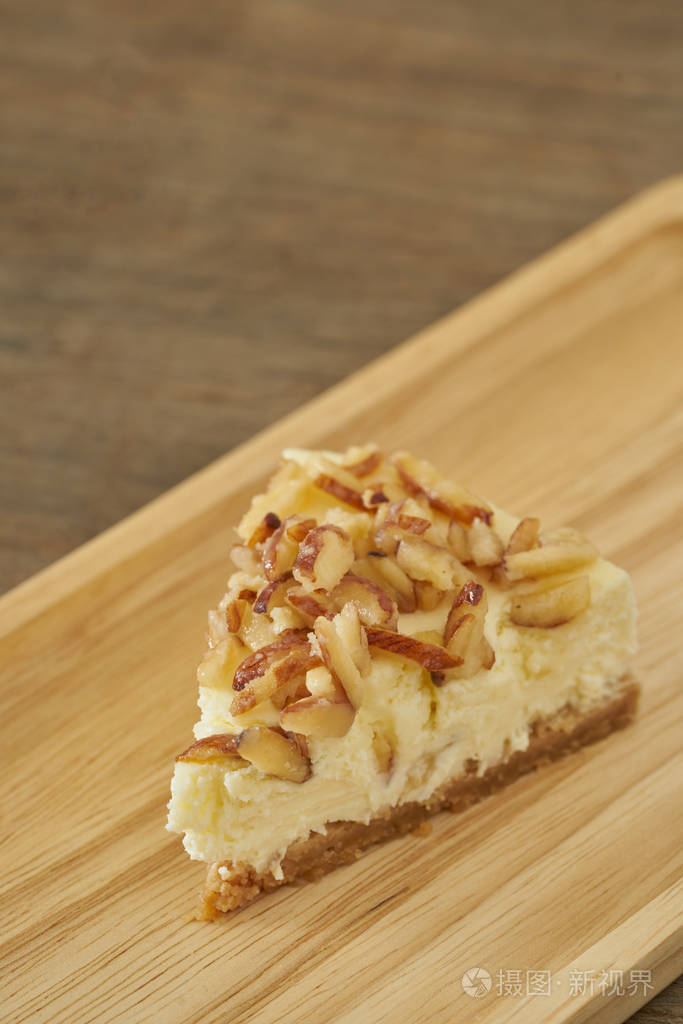 芝士蛋糕杏仁切片打顶