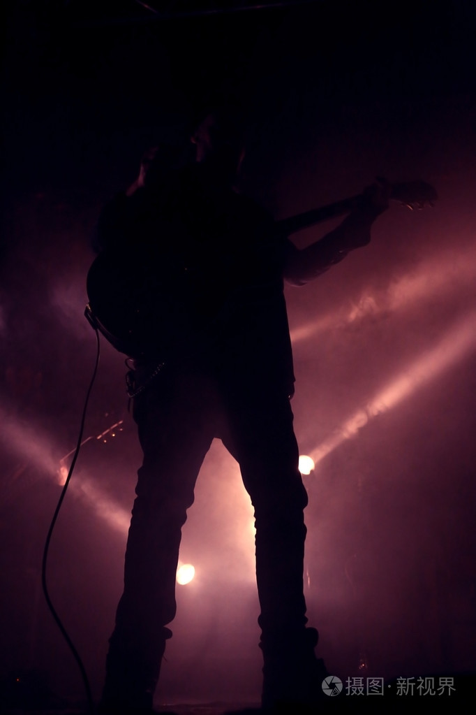 吉他手弹上摇滚音乐会