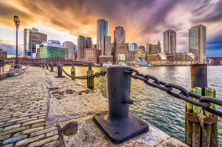 波士顿, 马萨诸塞州, 美国海港和城市景观黄昏