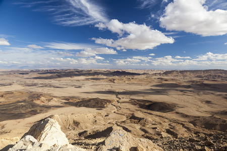 Makhtesh Ramon Ramon 火山口 景观。内盖夫沙漠。以色列