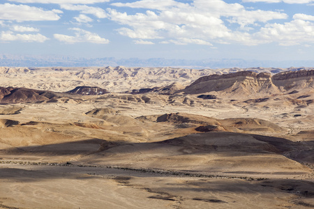 Makhtesh Ramon Ramon 火山口 景观。内盖夫沙漠。以色列