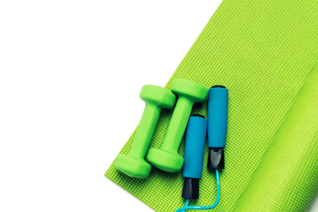 健身概念   绿色瑜伽垫 哑铃 跳绳