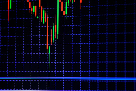 蜡烛棍子 graph 图表与指示器显示看涨点或看淡点，上升趋势或下跌趋势的股票市场或证券交易所交易 投资和金融概念的价格。细焦