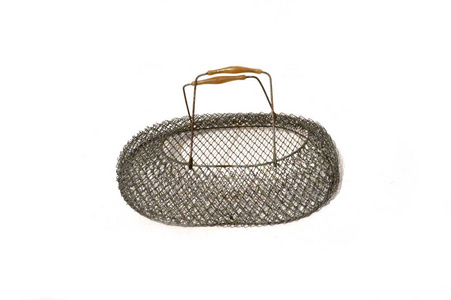 老式的钢丝篮.白色背景.特写, 图像篮子.主轴箱库存图像照片