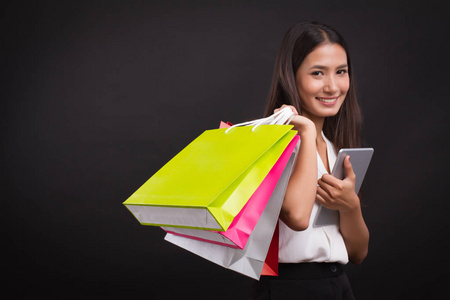 购物妇女与计算机平板电脑, 网上购物