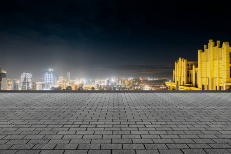 城市景观和天际线的重庆在云天空视图从空空的地板上