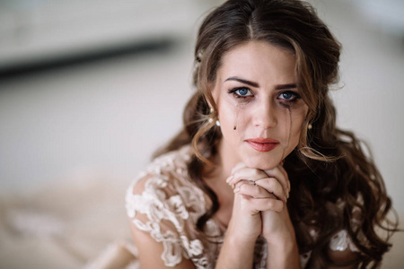 新娘哭,悲伤,纵向条纹睫毛膏湿巾照片