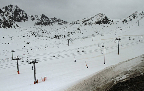 洛杉矶是一个滑雪胜地, 与法国接壤。