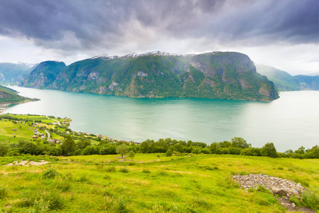 旅游和旅行。风景秀丽的自然景观。从 Stegastein 的观点，如诗如画的 Aurlandfjord 和 Sognefjord