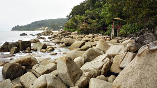 在早上，彭亨，马来西亚安顺蜡染在海滩的美景