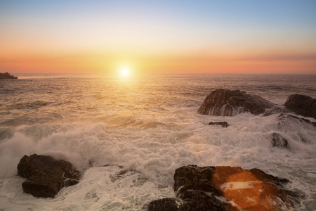 海浪在日落