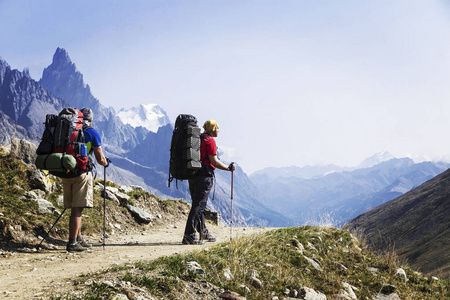 勃朗峰是一个独特的徒步旅行约200km 左右勃朗峰, 可以完成在7和10天通过意大利, 瑞士和法国