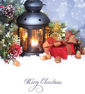 圣诞节背景与圣诞树，黑色灯笼和礼物