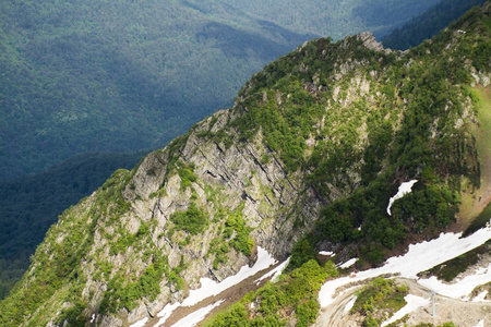 风景秀丽从山在背景上