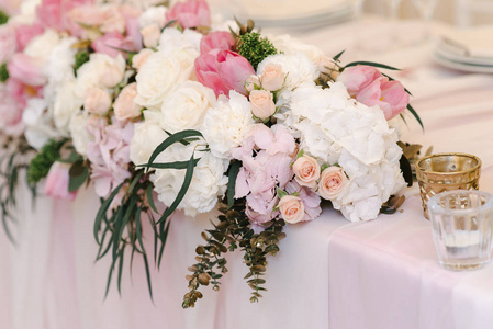 玫瑰 牡丹 特写的婚礼花装饰