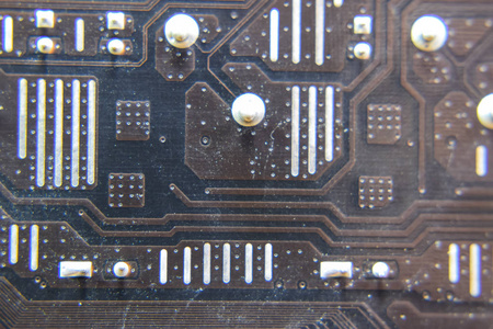 microboard 的反面。接触焊料。焊接件。电子电路板的电气部件。计算机设备电子
