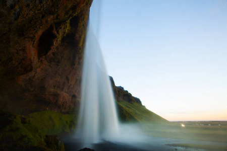 Seljalandsfoss 瀑布在日落期间, 冰岛