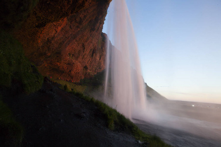 Seljalandsfoss 瀑布在日落期间, 冰岛