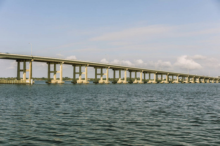 在迈尔斯堡，佛罗里达州的 Caloosahatchee 桥