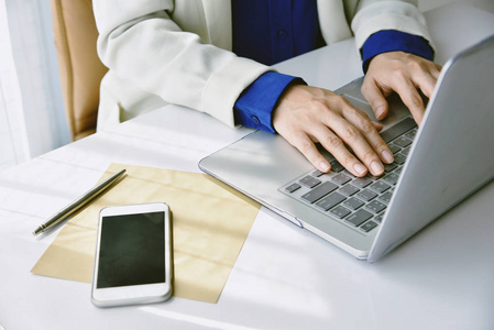 女职工在办公室照片