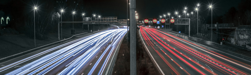 在安特卫普的夜公路