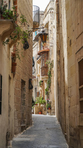 沿着中世纪的老姆迪纳的街道走, 马耳他
