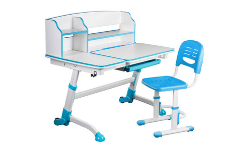 蓝色学校课桌和蓝色椅子