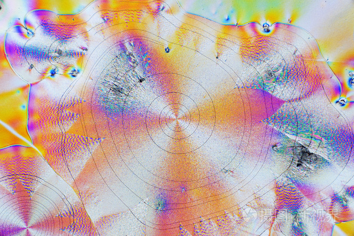 多彩的微晶体中偏振光