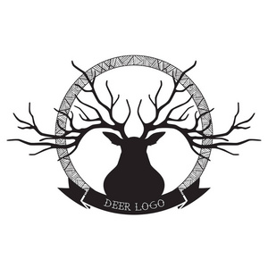 鹿头部剪影小鹿嬉皮士在森林里的小鹿巴克年轻雄鹿小鹿在冬季森林小鹿