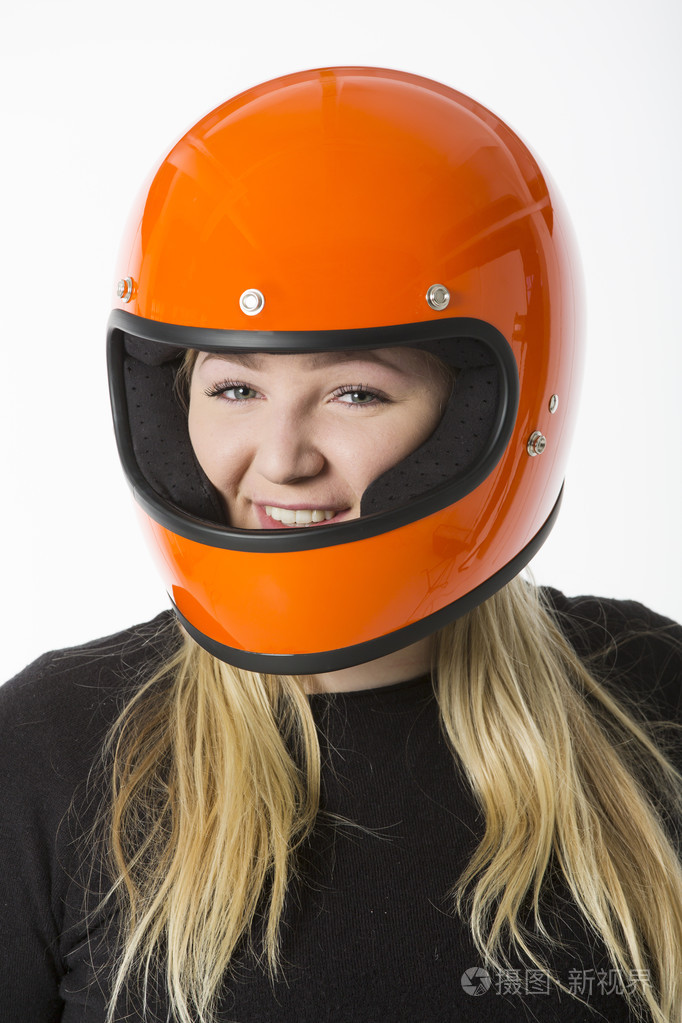 头盔的女孩